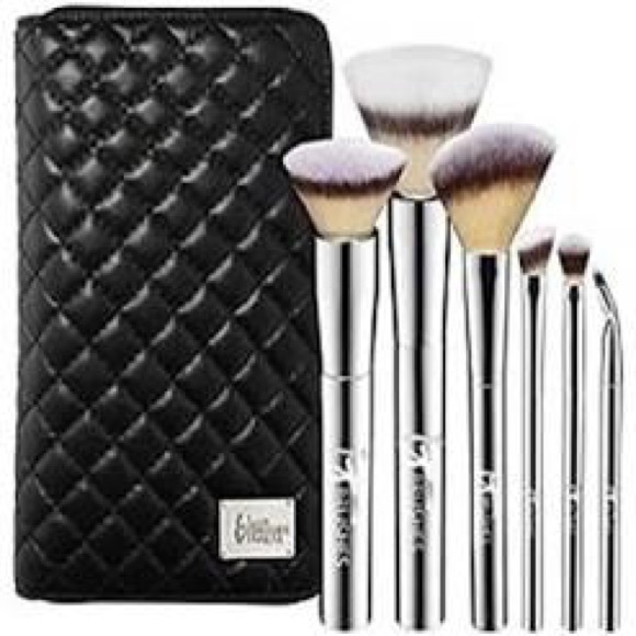 it cosmetics Other - 🌺NEW🌺IT COSMETICS BRUSH SET🌺